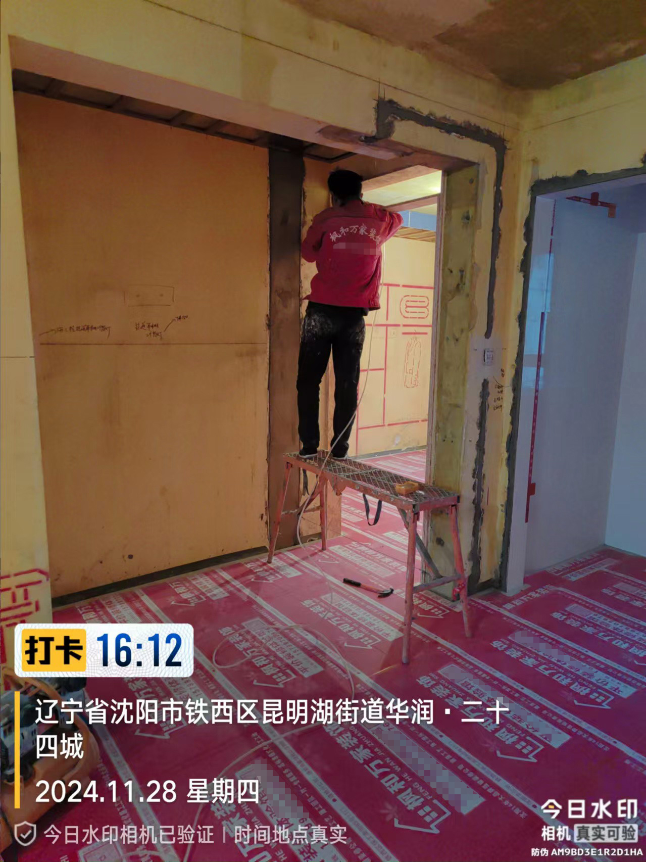 沈阳华润二十四城90平装修木工施工中