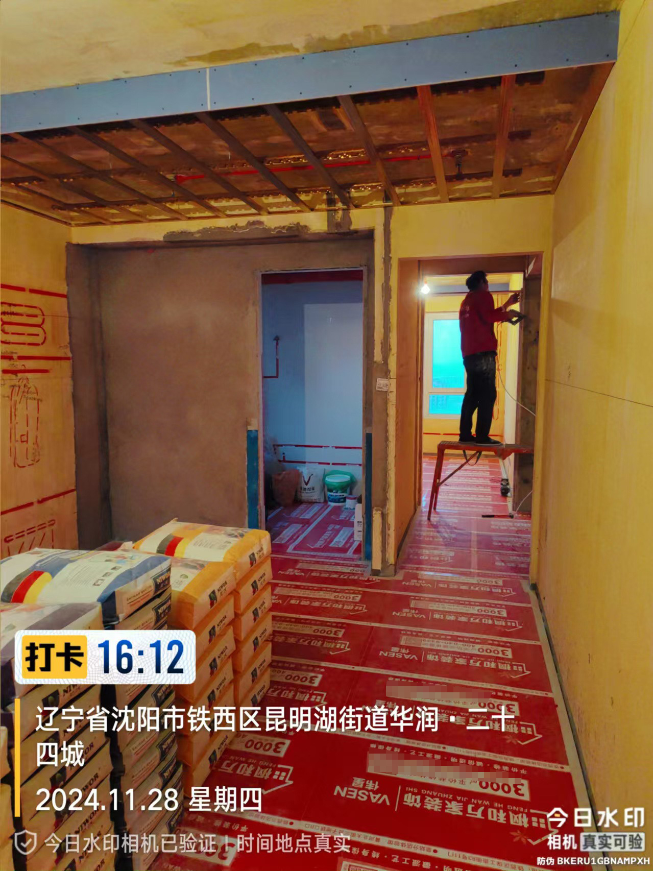 沈阳华润二十四城90平装修木工施工中